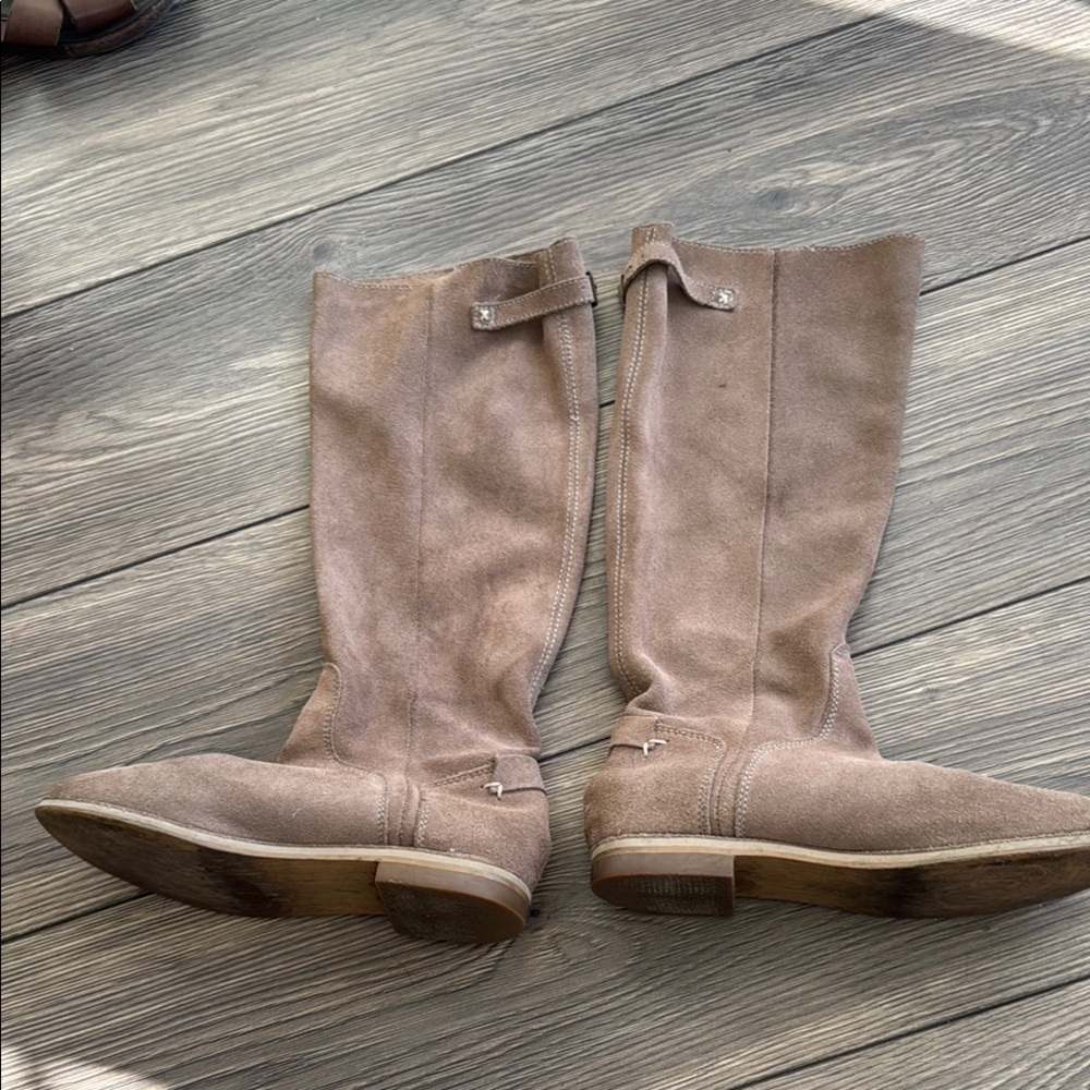 Reef relaxed slouchy boot in suede natural
Color slip on High Desert suede boot